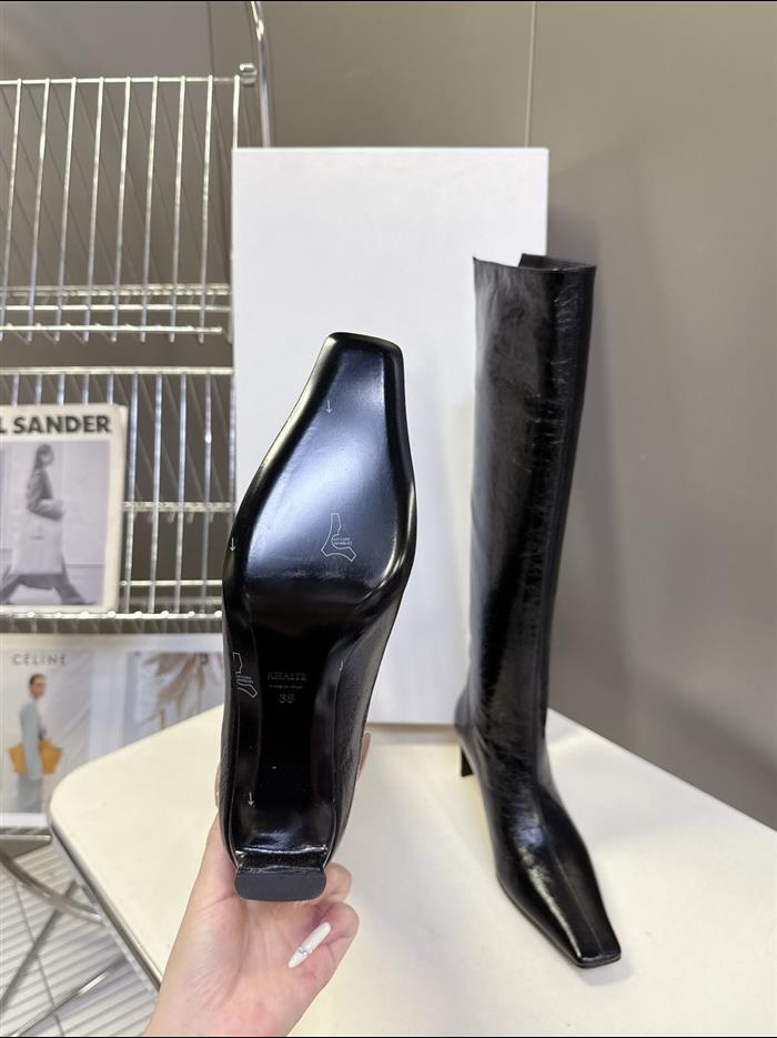 2025112817447970 560